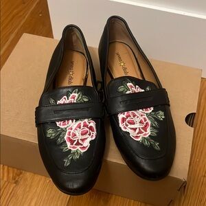 Seven Dials Women's Black Floral Loafers